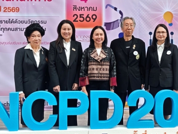 สนับสนุนการเรียนรู้ : พญ.ธีรธร ทองก้อนใหญ่ ประธานกรรมการ ผจก.บจก.ทองก้อนใหญ่ โฮลดิ้ง ต้อนรับ สนธยา บุณยภูษิต อธิบดีกรมส่งเสริมและพัฒนาคุณภาพชีวิตคนพิการ ในงาน NCPD 2026 พร้อมนำเสนอนวัตกรรมทางการแพทย์ที่พัฒนาขึ้นเพื่อสนับสนุนการดูแลเด็กพิเศษและผู้พิการ ที่ ศูนย์การค้าไอคอนสยาม

