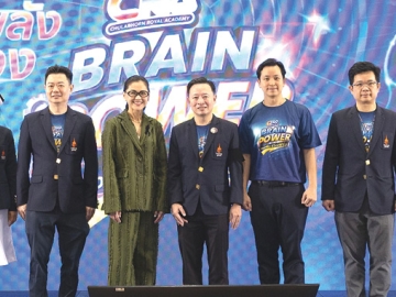 วันสมองโลก : นพ.ดำรงค์ สุกิจปัญญาโรจน์ รองผอ.โรงพยาบาลจุฬาภรณ์ เปิดงานบริการวิชาการด้านสุขภาพ
“CRA BRAIN POWER สมองฟิต ชีวิตเฟิร์ม” โดยมีผู้สนับสนุน จตุรพร ธนาพรสังสุทธิ์ รองประธานบริหาร
อาวุโสฝ่ายการตลาด แบรนด์ซุปไก่สกัด บจก.ซันโทรี่ เบเวอเรจ แอนด์ ฟู้ด (ประเทศไทย) เพื่อสร้าง
ความตระหนักรู้เกี่ยวกับโรคสมองและระบบประสาท พร้อมส่งเสริมการดูแลสุขภาพสมองเชิงป้องกันแก่ประชาชน