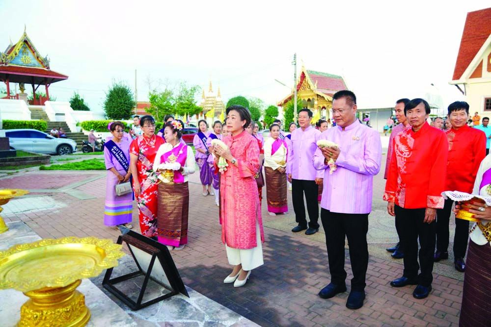 ปลัดกระทรวงวัฒนธรรมและคณะ สักการะรัชกาลที่ ๕

