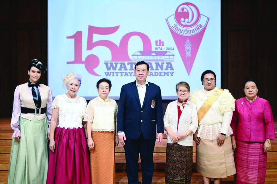 โรงเรียนวัฒนาวิทยาลัย ฉลองครบรอบ 150 ปี นำโดย อ.เสริมศรี ไชยเศรษฐ์, นพ.เอกลาภ ทองบริสุทธิ์, ลานทิพย์ ทวาทศิน ผจก.โรงเรียนวัฒนาวิทยาลัย, ศศิธร วัฒนกุล ผู้ช่วยผู้จัดการ, ดร.วิภาวดี ชีวะผลาบูรณ์, สุภลักษณ์ ไชยสถาน ผู้อำนวยการ และ บราลี ศรีสุวรรณ ทองสกุล ร่วมงาน