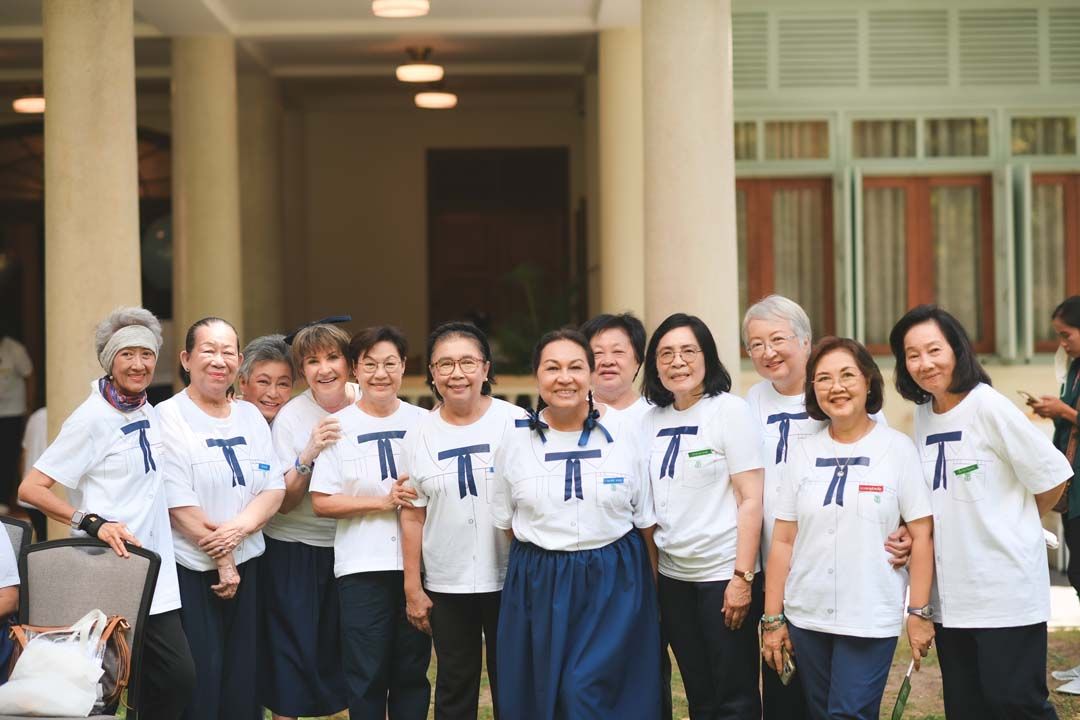 MD รุ่น 41 สร้างบรรยากาศให้ย้อนกลับไปสมัยเป็นเด็กนักเรียน ใส่กระโปรงและกางเกงสีกรมท่าหรือสีดำ พร้อมรองเท้านักเรียนจัดเต็มมาครบเซต เพื่อร่วมฉลองครบรอบ 72 ปี พร้อมกันที่จบลงด้วยความสุข “ไม่ว่าเวลาจะผ่านไปนานเท่าใด ไม่ว่าจะอยู่แห่งหนไหน และแม้จะจากไป เพื่อนก็ยังคงความเป็นเพื่อนกันเสมอ....ตลอดไป”