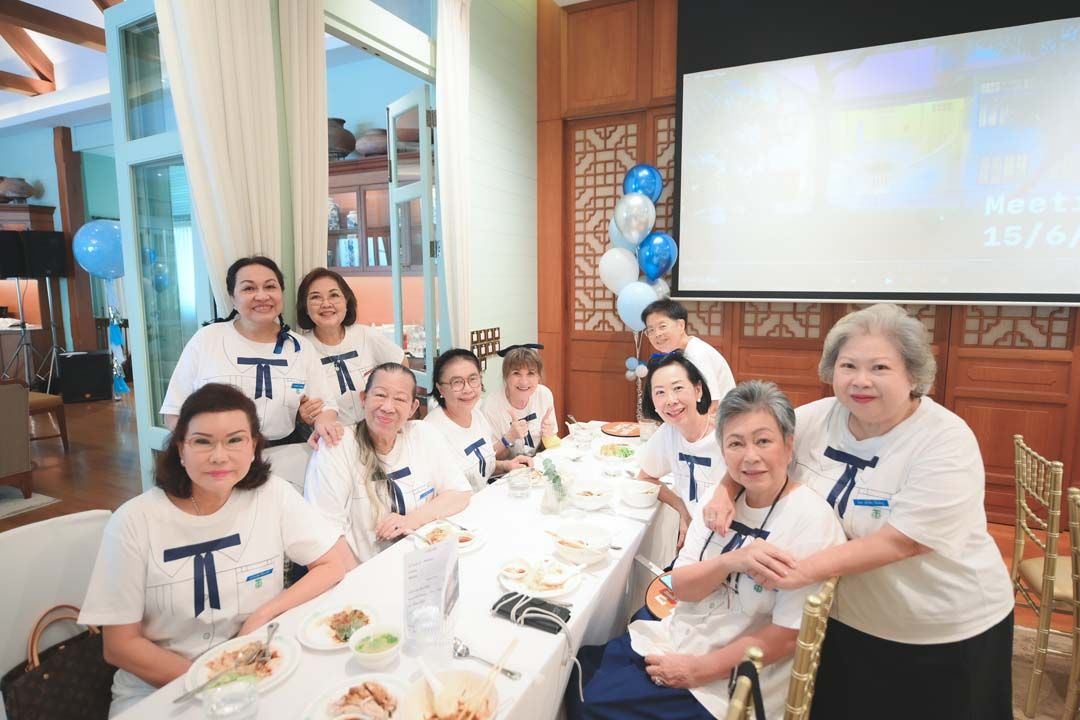 MD รุ่น 41 สร้างบรรยากาศให้ย้อนกลับไปสมัยเป็นเด็กนักเรียน ใส่กระโปรงและกางเกงสีกรมท่าหรือสีดำ พร้อมรองเท้านักเรียนจัดเต็มมาครบเซต เพื่อร่วมฉลองครบรอบ 72 ปี พร้อมกันที่จบลงด้วยความสุข “ไม่ว่าเวลาจะผ่านไปนานเท่าใด ไม่ว่าจะอยู่แห่งหนไหน และแม้จะจากไป เพื่อนก็ยังคงความเป็นเพื่อนกันเสมอ....ตลอดไป”