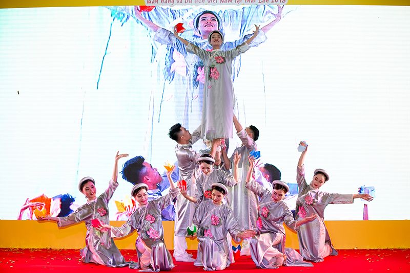 การแสดงพื้นเมืองจากเวียดนาม

