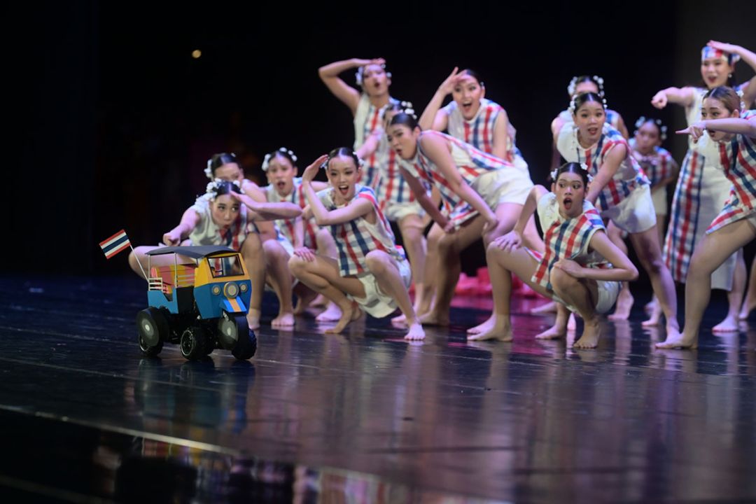 ผลงาน One day In Bangkok ได้รับรางวัล Unique Choreography


