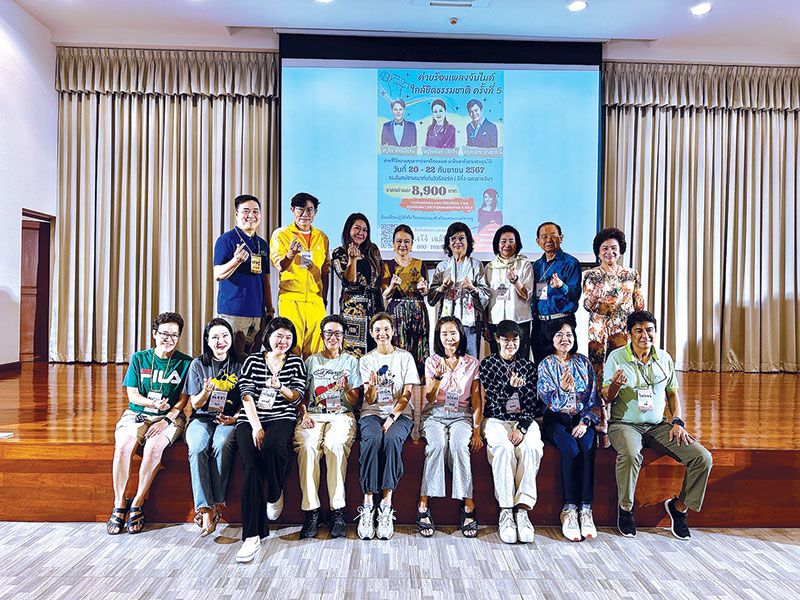 กลุ่มซีดี กับ “ครูหน่อย” จิตติมา มี ภคิน-ภรภัทร นิธิธนภัทร, อลิษา สิเนหะสาร, ไพโรจน์
สังวริบุตร, สุวนุช จิรชาญชัย, บุญชญา เดชาเจริญศิริ, เพิ่มศิริ นำประสิทธิผล, ณัชชา
เวชพงศา, รังสิวิภา จินดาพร, เทพิน เกษมศานติ์, สยาม เลิศลุมพลีพันธุ์, อธิพัชร์ นราประเสริฐกุล, นบกมล ชัชวาลย์วงศ์, ดร.วรรณรัตน์ รัตนวรางค์

