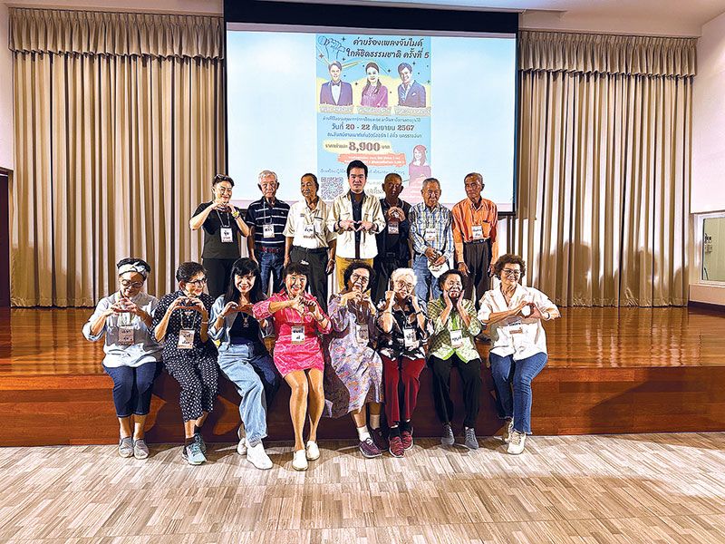 กลุ่มแผ่นเสียง กับ “ครูสปาย” เป็นคณะมาจากบุรีรัมย์ สมศรี-สมศักดิ์ มงคลเกษม,
ประไพพัฒน์ ยอดเมืองเจริญ, เลขา อินทรสุวรรณ, เพิ่มศักดิ์ รัชตสุภัค, สุกัญญา โสภาวัชร, พัชรี จึงวิวัฒนาภรณ์, จรูญศรี-สง่า บุญชูจรัส, ชัยพัฒน์-วิไลรัตน์
ศิริไชยบูลย์วัฒน์, จุรีย์ อังศุพันธุ์

