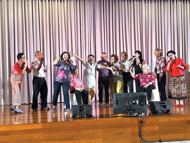 การแสดงของ กลุ่มแผ่นเสียง ร้องเพลงสาวผักไห่และเพลงผู้ชายในฝัน


