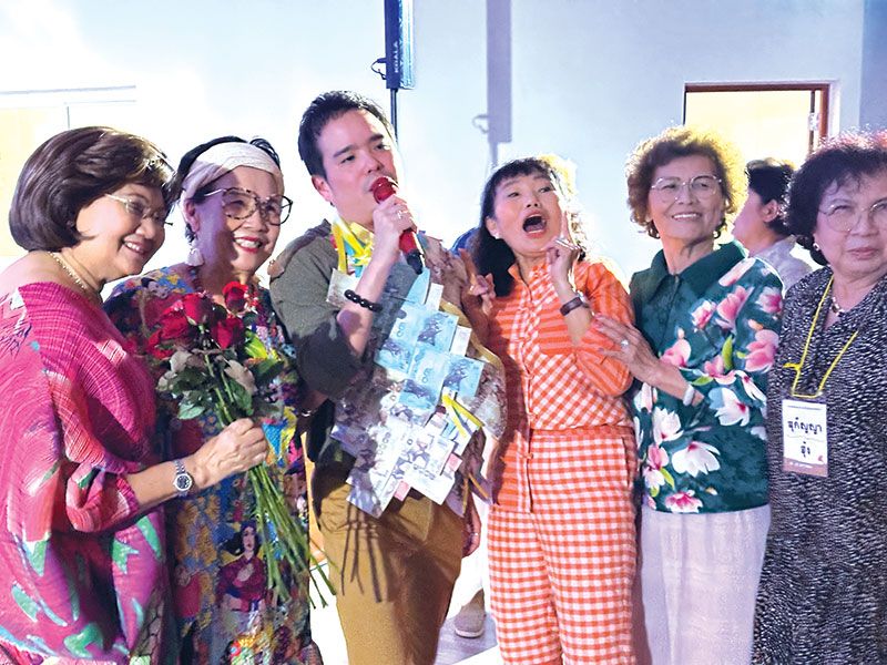 การแสดงของ “ครูสปาย” ขวัญใจลูกศิษย์