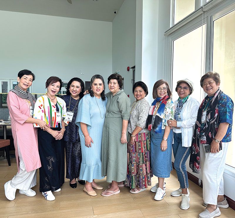 จงกล เกษมศานติ์ กับน้องๆ ถูกใจอาหารอร่อย
อิ่มเอมใจทุกมื้อ ที่ จันทน์งาม เมาท์เท่นวิวรีสอร์ท