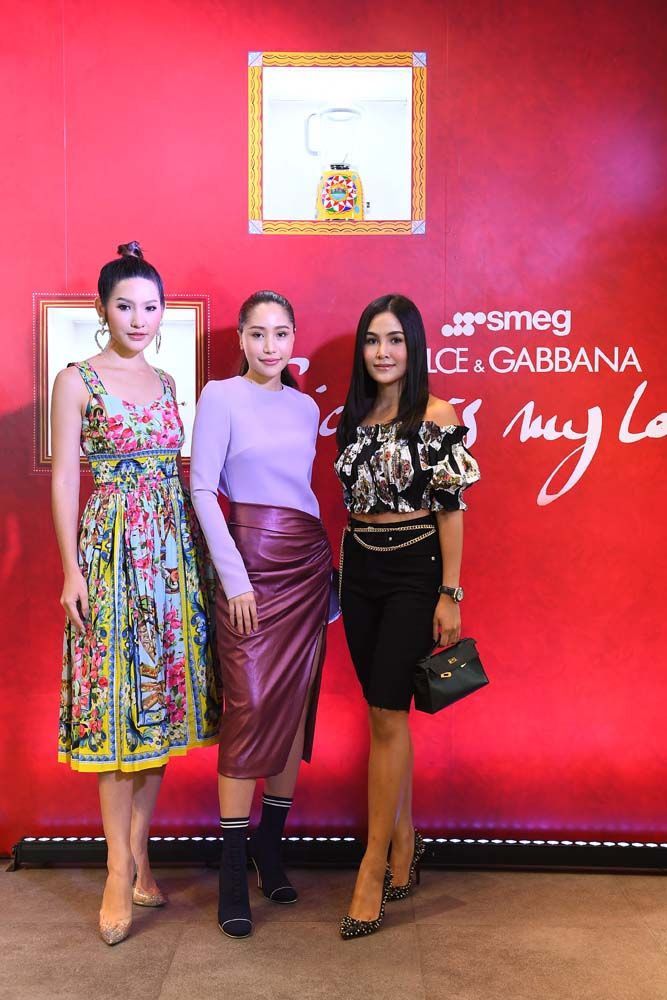 แพรวปรียา ชุมสาย ณ อยุธยา, พลอยชมพู อัมพุช และ พลอยวารินทร์ 
ทรงปกรณ์