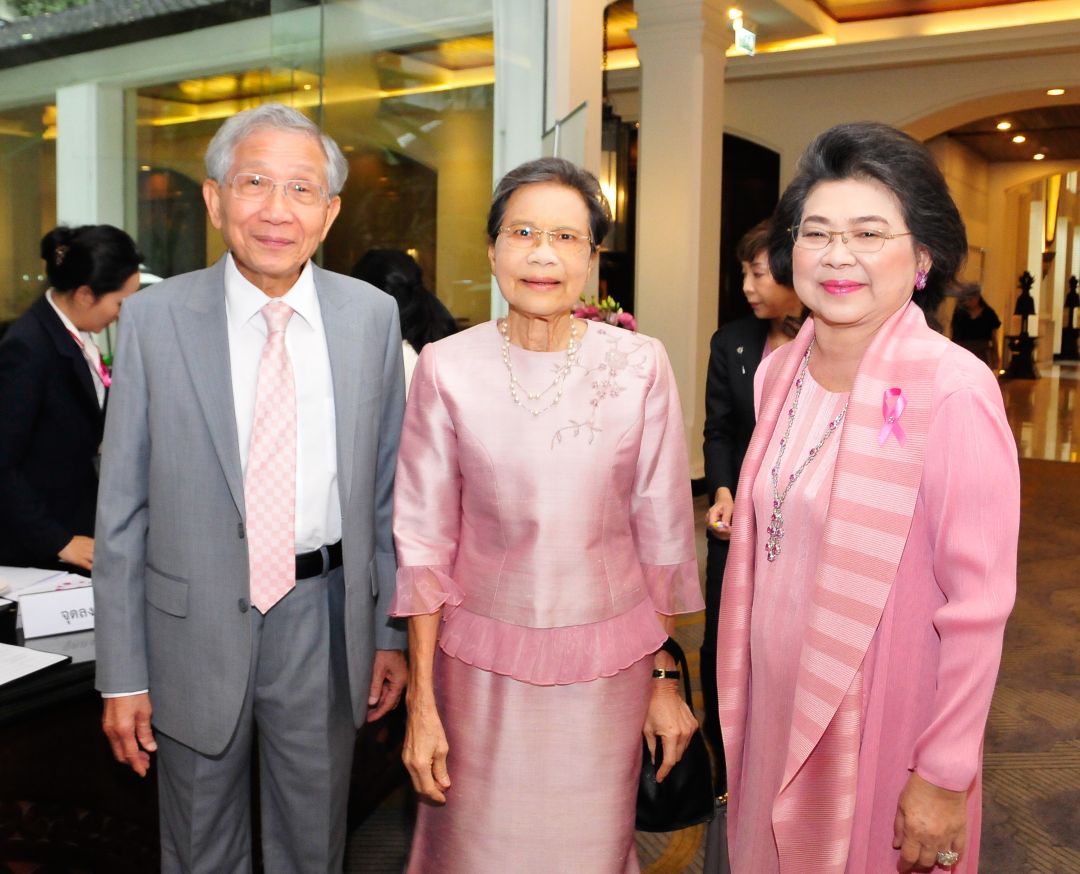 รศ.นพ.กฤษณ์ จาฏามระ และ คุณหญิงชฎา วัฒนศิริธรรม
ต้อนรับ ดร.สนธยา กล่อมเปลี่ยน ผู้มีอุปการคุณต่อสภากาชาดไทย
