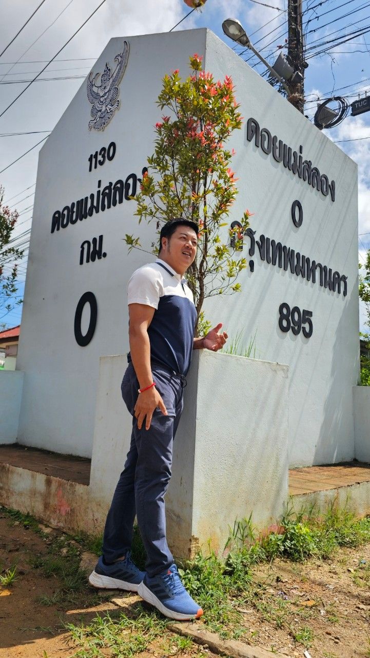 ป้ายหลักกิโลเมตรขนาดใหญ่บนดอยแม่สลองให้คนถ่ายรูปเป็นที่ระลึก