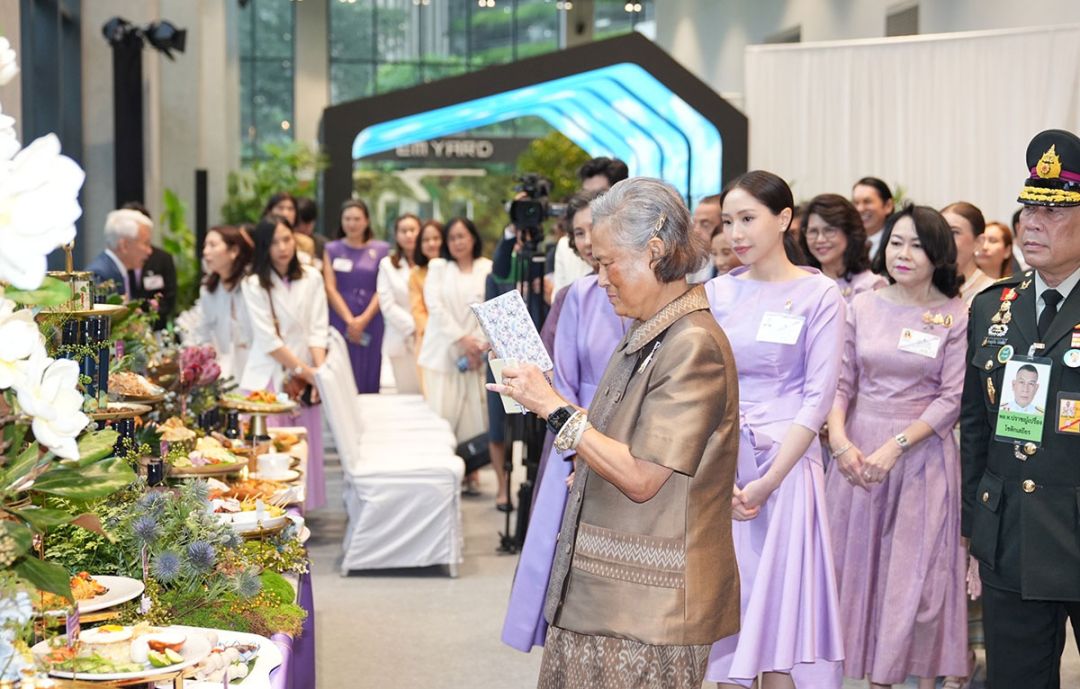 สมเด็จพระกนิษฐาธิราชเจ้า กรมสมเด็จพระเทพรัตนราชสุดาฯ สยามบรมราชกุมารี ทอดพระเนตรนิทรรศการ 9 เรื่องราว มหัศจรรย์น้ำมันเมล็ดคามีเลีย

