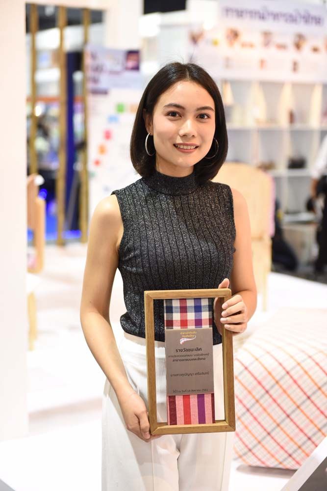 คุณัญญา เครือจันทร์ ชนะเลิศสาขาออกแบบเคหะสิ่งทอ