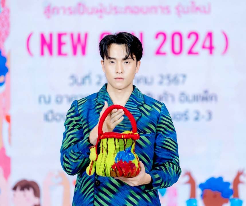 กระเป๋าถักของ วาสนา ประชุมทอง