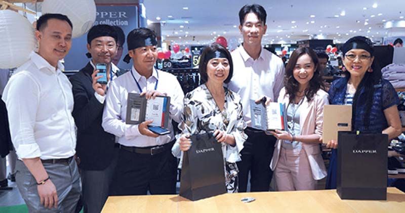 (ซ้าย) วงศวัฒน์ อ่อนจันทร์, Mr.Hiroshi Kuwano, Mr.Susumu Sekine, ภมรทิพย์ ศรีไพศาล, เชฟบอส-สุทธิเกียรติ คงคติธรรม, อรพิน แดงวิไลลักษณ และเชิญพร ธรรมวิทย์