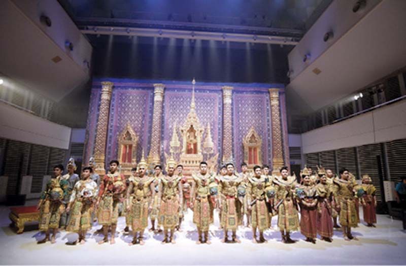 นักแสดงกับฉากไฮไลท์ท้องพระโรงกรุงลงกา