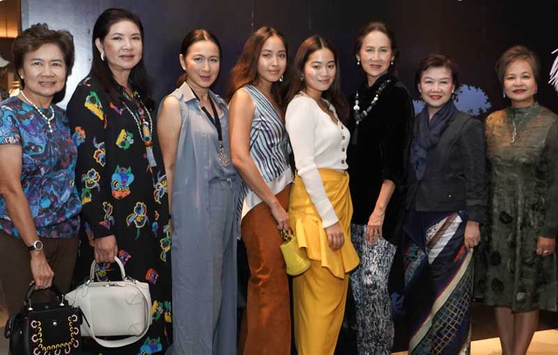 
พิจิตรา บุณยรัตพันธุ์ ท่ามกลางแขกเหรื่อร่วมงาน มี ไขศรี เนื่องสิกขาเพียร, 
ยุพาพร บุญเกตุ, เจษฎ์สุดา บัวเลิศ, ธนวลัย-อัญชิสา วัชรพล, ลาวัลย์ กันชาติ และ ภัทรภร วรรณภิญโญ