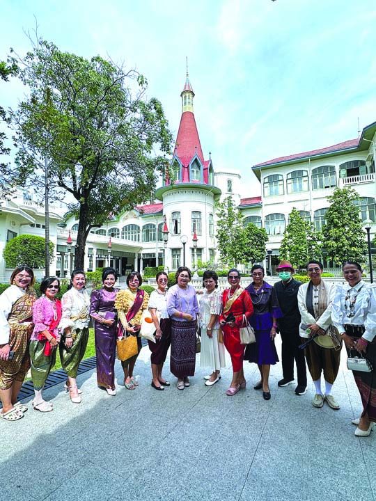 พระที่นั่งไวกูณฐเทพยสถาน และพระที่นั่งพิมานจักรี