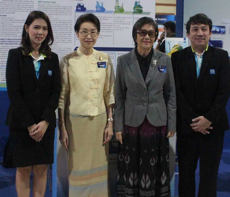 แขกผู้มีเกียรติร่วมบูธภายในงาน