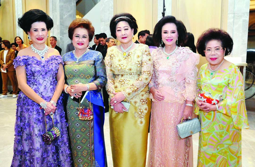 จรินทร์ สุมานนท์, ศิริพร ศุภโอภาสพันธ์, กัลยา โล่ห์รัตนเสน่ห์, อุไร คุณานันทกุล และ ดารณี ไพรัชเวทย์