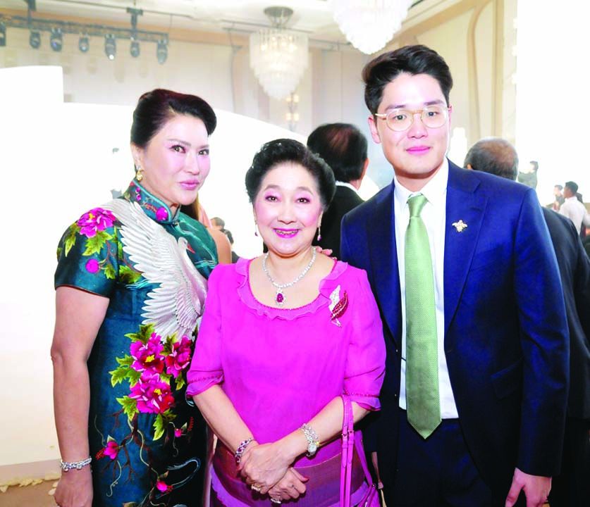 เมก้า กับลูกชาย ภานุกร ศรีอรทัยกุล ต้อนรับ ผาณิต พูนศิริวงศ์