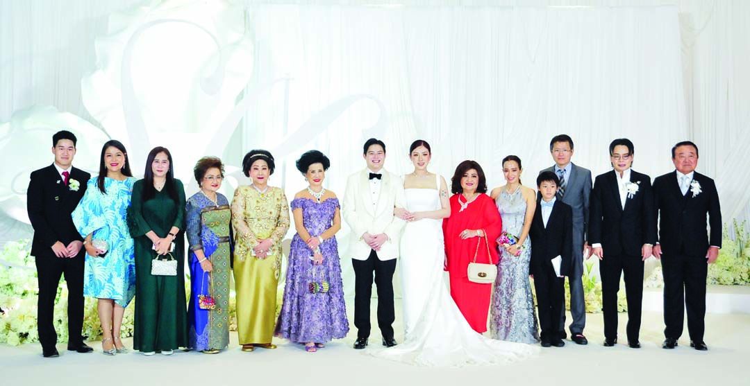ศิริพร ศุภโอภาสพันธ์, กัลยา โล่ห์รัตนเสน่ห์, จรินทร์ สุมานนท์, พูนศรี จงแสงทอง ร่วมแสดง
ความยินดีกับบ่าว-สาว