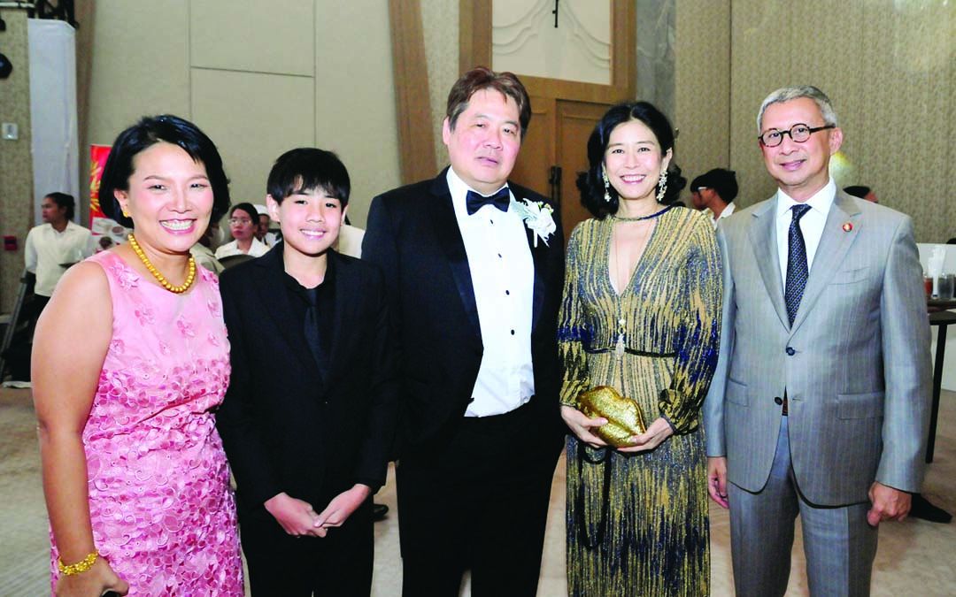 คุณพ่อเจ้าสาว สุรสิทธิ์ ศรีอรทัยกุล ต้อนรับ พิมล-ตระการตา ศรีวิกรม์