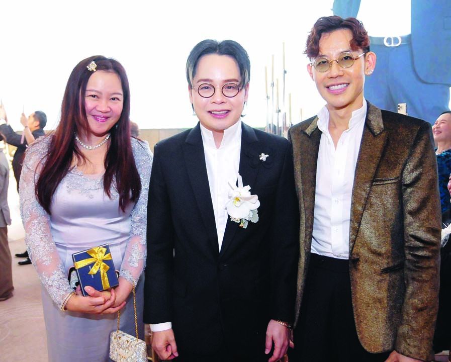 ดร.อุษณีย์ มหากิจศิริ ลีโอณีโอ และ วราวุธ
เลาหพงศ์ชนะ
