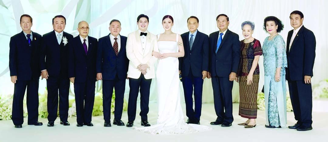 อดิศร เกียรติโชควิวัฒน์, พล.อ.ประพาฬ นิลวงศ์, พล.ต.อ.ชิดชัย วรรณสถิตย์, พล.อ.บัญญัติ ดำรงค์เผ่า, พล.อ.อ.บุญช่วย-สุรางค์
สุภรสุข และ น้องนุช-พล.อ.มนตรี สังขทรัพย์