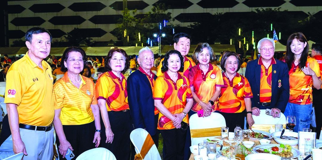 ยอดยิ่ง- อรอนงค์ โสภณ, มนู-ผศ.ประภัสสร เลียวไพโรจน์, พรชัย กิตติปัญญางาม กรรมการเหรัญญิก
