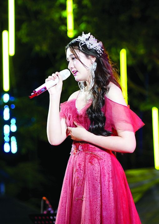อลิศ ธนัชศลักษณ์ จากเวที The Golden Song SS2 ร่วมมอบเสียงเพลงบนเทวี
