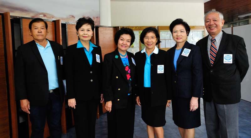 สุเทพ สุวรรณสมบูรณ์, พวงทอง อานันทนะสุวงศ์, อรนุช กองกาญจนะ, กันยารัตน์ มณีสินธุ์, วิชุดา ทองสาริ และวัธนชัย วิรยศิริ