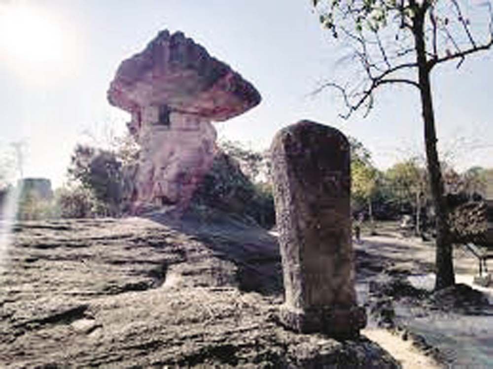 หอนางอุษาบนลานภูพระบาท