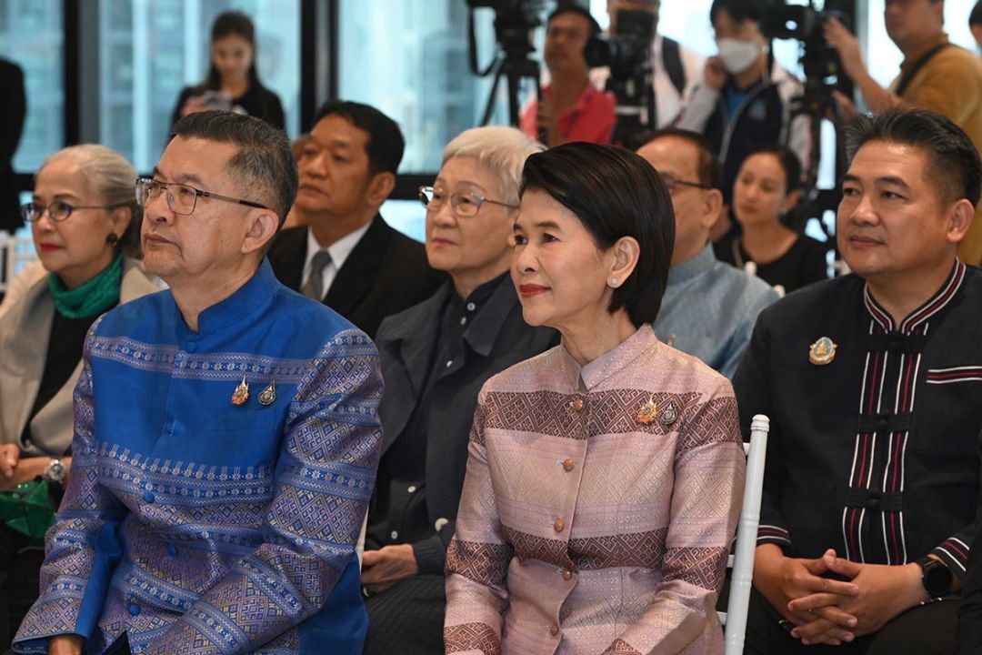 ธีรภัทร ประยูรสิทธิ และ ลิปิการ์ กำลังชัย