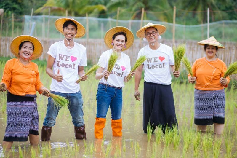 ศุภจี สุธรรมพันธุ์ กับบรรยากาศที่สะพานข้าว ก้าวเพื่อสุข ชุมชนบ้านผาบ่อง จ.เชียงราย