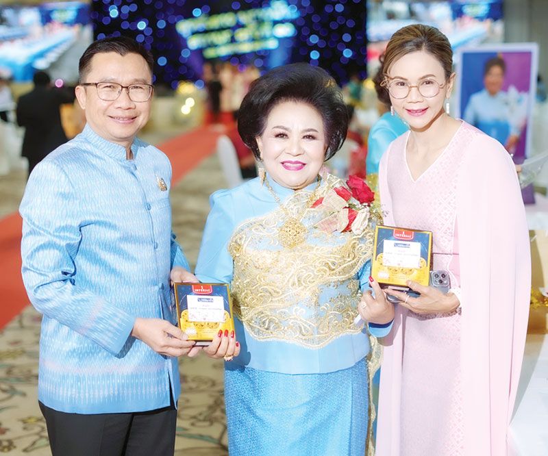 รอง ผวจ.อุดรธานี ณัฐพงศ์-นิตยา คำวงศ์ปิน
โดยมี กอบแก้ว คงน้อย ต้อนรับ

