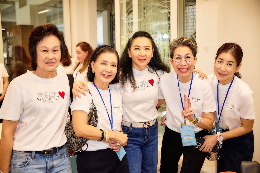ปารวดี เหตระกูล, ศรีชนก วัฒนศิริ, อรนุช ว่องปรีชา, มณีนภา ดวงดารา และ สินีนารถ เองตระกูล