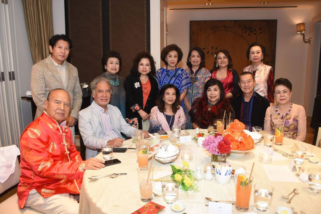 พญ.วิวรรณ จตุจินดา, สริยา สิวายุ, ดร.อติพร ศิริพัฒน์, ณัฐจงกล
นอมสูงเนิน และ ดร.ภัทรินทร์ ลือกาญจนวนิช