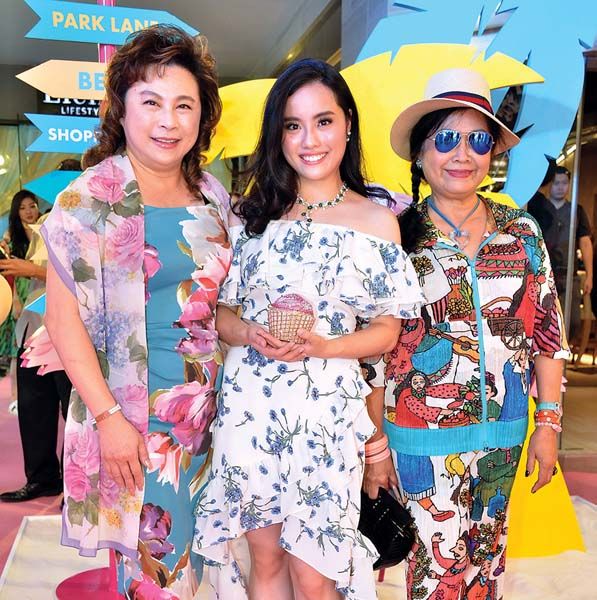 สุจิตรา จงสวัสดิ์, วริศรา เตชะวิเชียร, อวิกา แจ้งเจนกิจ