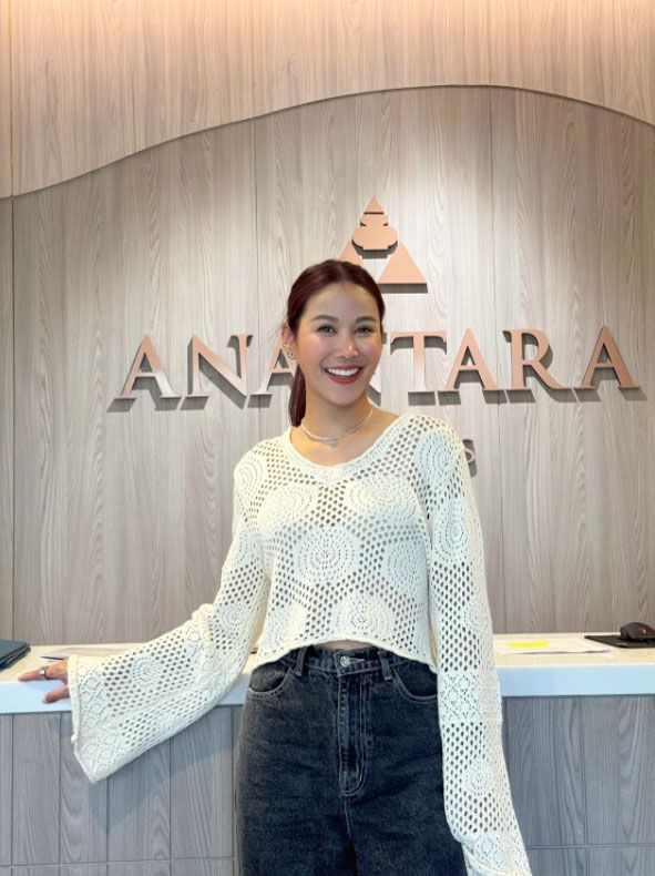 ใบหม่อน ธนพร แสงแก้ว

