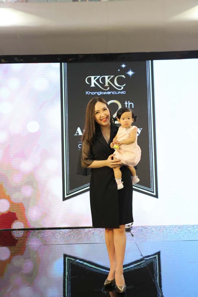 แจน-ศิรินุจ โรจนเสถียร และลูกสาว
