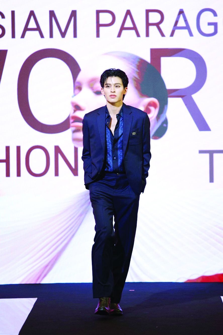 ปอนด์-ณราวิชญ์ ในลุคของ VERSACE
