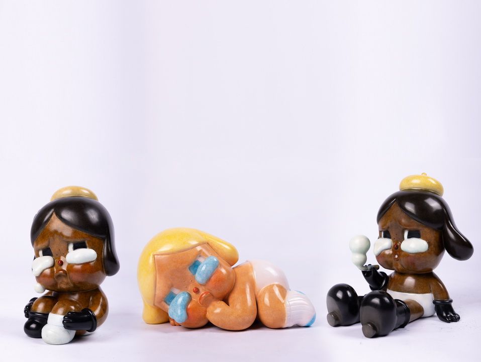 ผลงาน Crybaby Molly ชื่อภาพ ซ้ายไปขวา