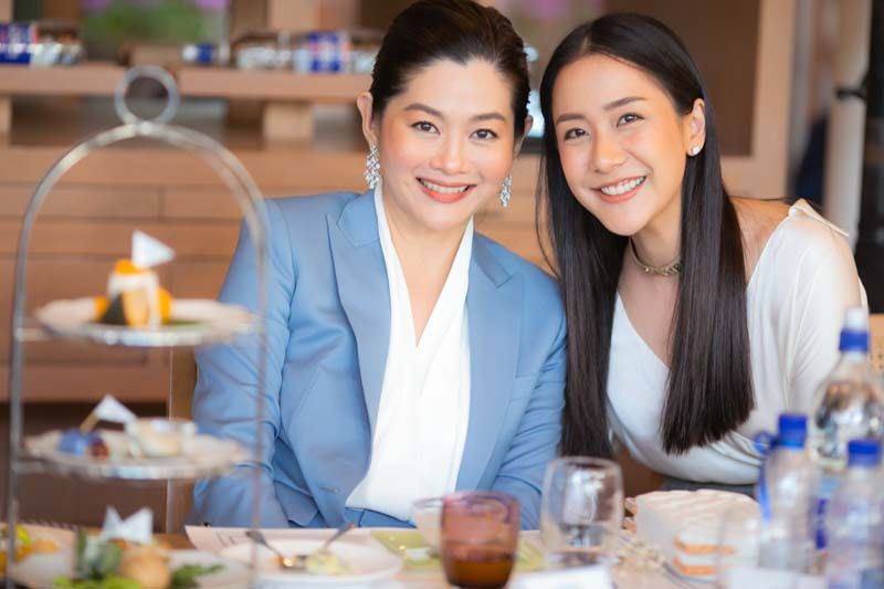 สู่ขวัญ บูลกุล และ พญ.อังศ์วรา ธีระตันติกานนท์