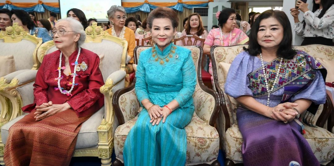 เพ็ญศรี เคียงศิริ, ดร.สุฑาทิพย์ วาทีทิพย์ และ รัชนี วัชรีวงศ์ ณ อยุธยา