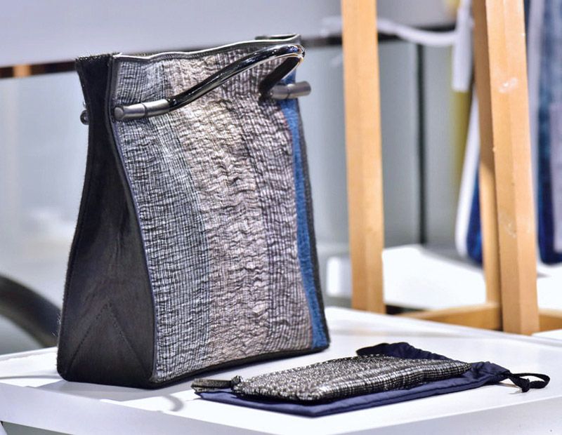 กระเป๋าที่ทำจากพลาสติกรีไซเคิล