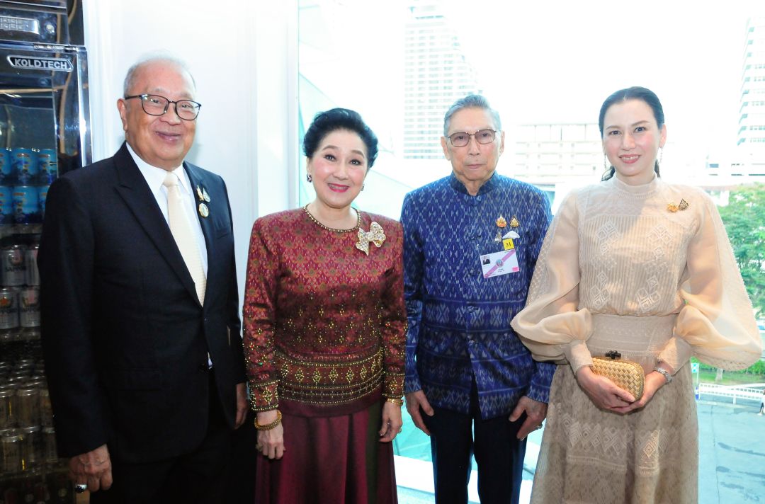 ศักดิ์ทิพย์ ไกรฤกษ์ ,ผาณิต พูนศิริวงศ์,วุฒา ภิรมย์ภักดี และบุตรสาว ณัฐวรรณ ภิรมย์ภักดี ทีปสุวรรณ 