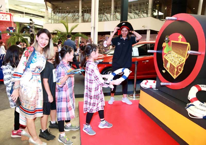 ครอบครัวสุริยะ โยนห่วงมหาสนุก ลุ้นรางวัล