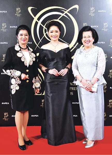 ฉัตรสุดา จันทร์ดียิ่ง, ณัฏฐกัญญา แสงโพธิ์ และ ประกายรัตน์ ตันธีรวงศ์